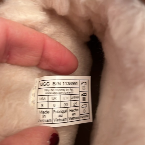 Uggs classic mini platforms. Size 8, chestnut,New in box! Sold out everywhere - Picture 4 of 4